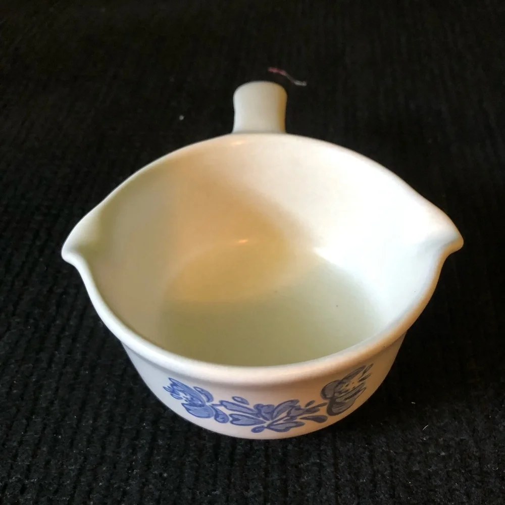 11026 Pfaltzgraff VINTAGE Stoneware Yorktowne Sauce Spout small bowl USA Blue